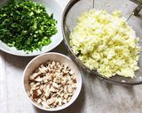 野菜たっぷりの手作り焼き餃子♡作り方1写真