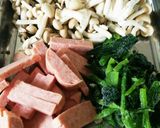 簡単♪●スパムとしめじの和風パスタ●作り方1写真