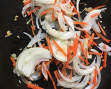 魚肉ソーセージと野菜のペッパーマヨ炒め作り方3写真