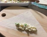 残ったポテトサラダを春巻きに(^_^)作り方2写真
