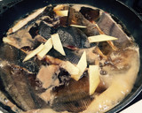 真子入り真カレイの煮付け エノキ添え作り方2写真