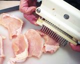 ボリュームも安さも♪鶏ムネ肉ステーキ作り方1写真