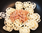 すぐできちゃう！れんこんと小松菜の炒め物作り方3写真