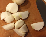 かつおだし香る かぶときのこの味噌汁。作り方1写真
