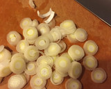 かつおだし香る かぶときのこの味噌汁。作り方4写真