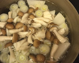 かつおだし香る かぶときのこの味噌汁。作り方6写真