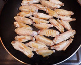 鶏手羽中とうずら卵の照り照り煮♡作り方1写真