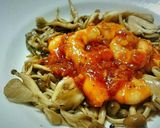 キノコに囲まれたエビチリ作り方9写真