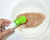 レンジで鶏ハム♪鶏むね肉と塩麹とレモン汁作り方4写真