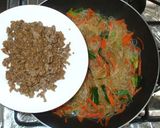 春雨炒め♪簡単ひき肉と野菜の白ゴマ風味作り方11写真