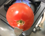 簡単トマトの皮むき♪炙るだけ作り方1写真