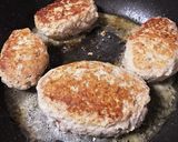 簡単絶品♡デミ煮込みハンバーグ作り方2写真