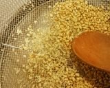 ざるを使って♪簡単すりごまの作り方作り方1写真