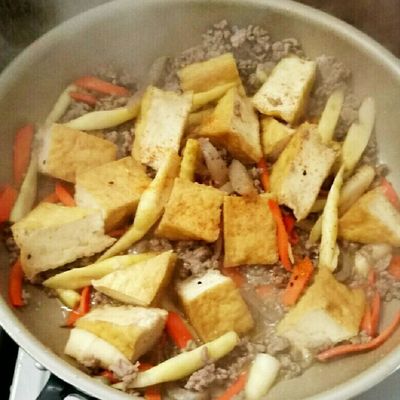 ☆挽肉 厚揚げ 細竹 こんにゃくの甘辛煮 by サワーズグミ