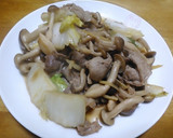 豚と白菜としめじの炒め物作り方6写真