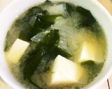 新玉ねぎと☆生わかめと☆豆腐のお味噌汁☆作り方3写真