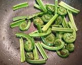 春のお知らせ✿こごみバター炒め作り方1写真
