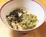 簡単！朝食、夜食とろろと塩昆布のお茶漬け作り方2写真