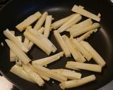 縦切りでサクッ！レンコンのカレー炒め作り方3写真