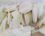 玉ねぎたっぷり☆オニオングラタンスープ作り方1写真