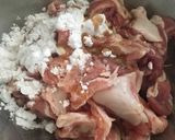 丸めて焼くだけ!簡単♪豚こまボール作り方1写真