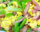簡単な油不使用のセロリと卵ハム炒め作り方7写真