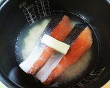 鮭の>゜)))彡バター醤油♦炊き込み御飯作り方1写真