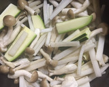 大根の皮とシーチキンの白ワイン炒め♫作り方1写真