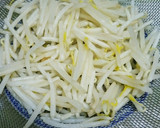 もやしと油揚げと豆腐の味噌汁☆作り方1写真