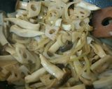 キノコと牛肉のガリバタ醤油ぽん酢炒め作り方3写真