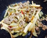 豚こまとジャガイモガリバター醤油炒め作り方4写真