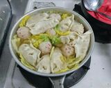 コンソメ餃子野菜カニつみれ鍋作り方4写真