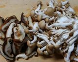 鶏ささみと きのこのピリ辛ナンプラー煮✾作り方1写真
