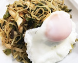 高菜漬けとエリンギの焼きそば☆目玉乗せ作り方4写真