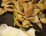 鶏皮とコンニャクのピリ辛☆生姜炒め作り方5写真