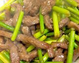 簡単な牛ステーキ肉とニンニクの芽炒め作り方4写真