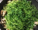 豆苗と豚バラのくたくた炒め☆作り方4写真