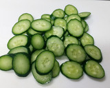 簡単！きゅうりとわかめの酢の物作り方1写真