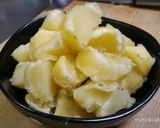 塩煮じゃが芋でホクホク♪ジャーマンポテト作り方1写真