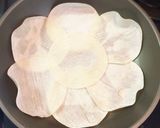 簡単！フライパンで餃子の皮のパリパリピザ作り方2写真