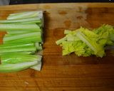 セロリの肉巻きナンプラー風味！作り方1写真
