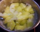 主菜級!簡単満足♬鶏肉で作るポテトサラダ作り方2写真