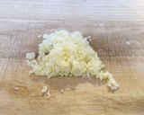隠し味に肉の旨味!?ガーリックトースト作り方4写真