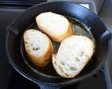 隠し味に肉の旨味!?ガーリックトースト作り方10写真