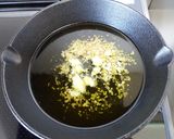 隠し味に肉の旨味!?ガーリックトースト作り方6写真