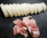 簡単！豚バラ大根☆お味噌汁作り方1写真