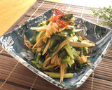 簡単副菜！ごぼうと小松菜のキムチ炒め作り方4写真