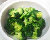 ブロッコリーと豆とカニカマのサラダ作り方1写真
