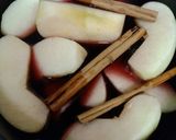 リンゴを赤ワインで煮たもの作り方1写真