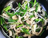 鶏肉とにんにくの芽の牡蛎油炒め作り方5写真